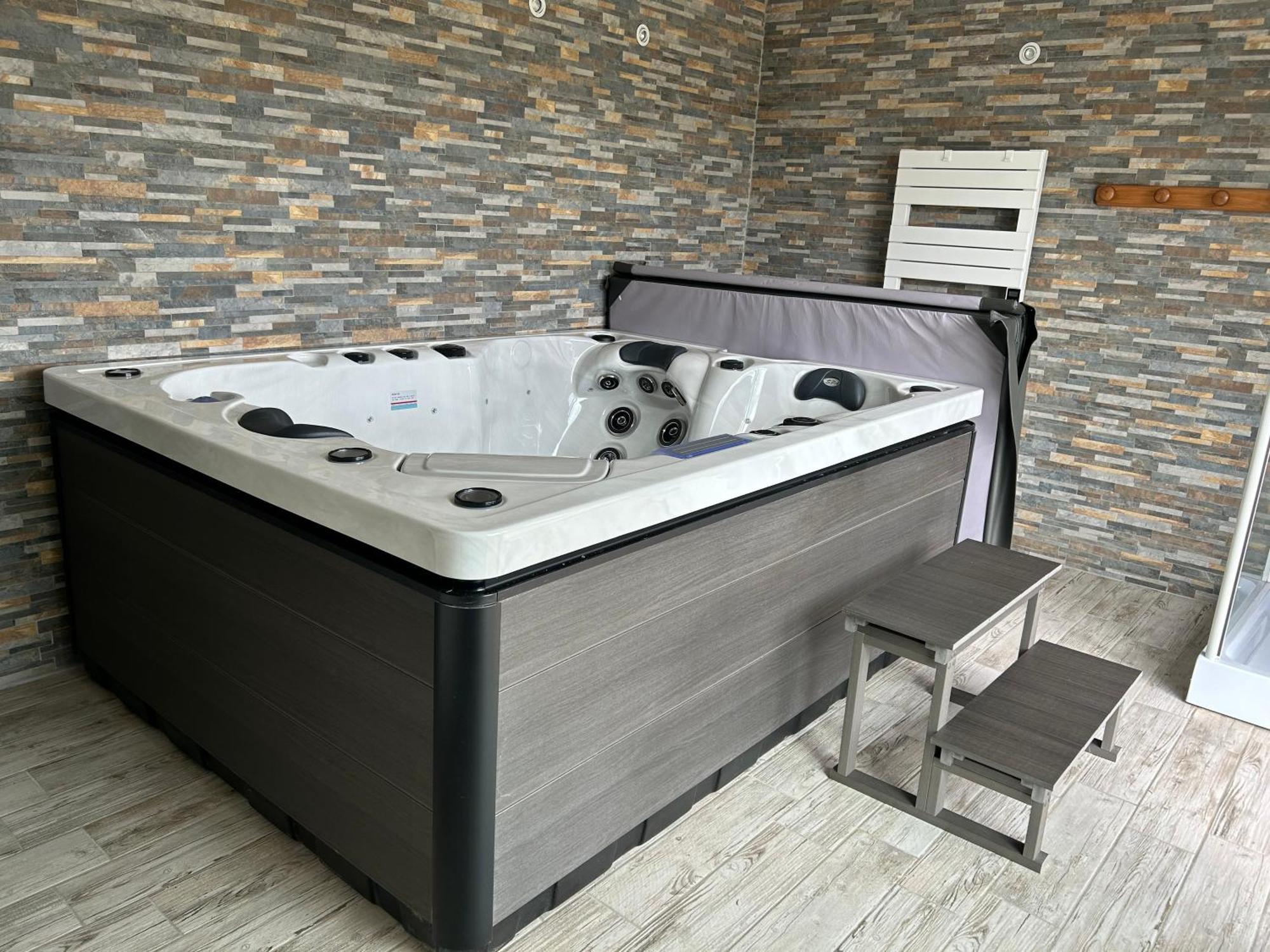 Le Domaine Du Bez Gite De Michel Piscine Sauna Hammam Spa Saint-Laurent-d'Olt Luaran gambar
