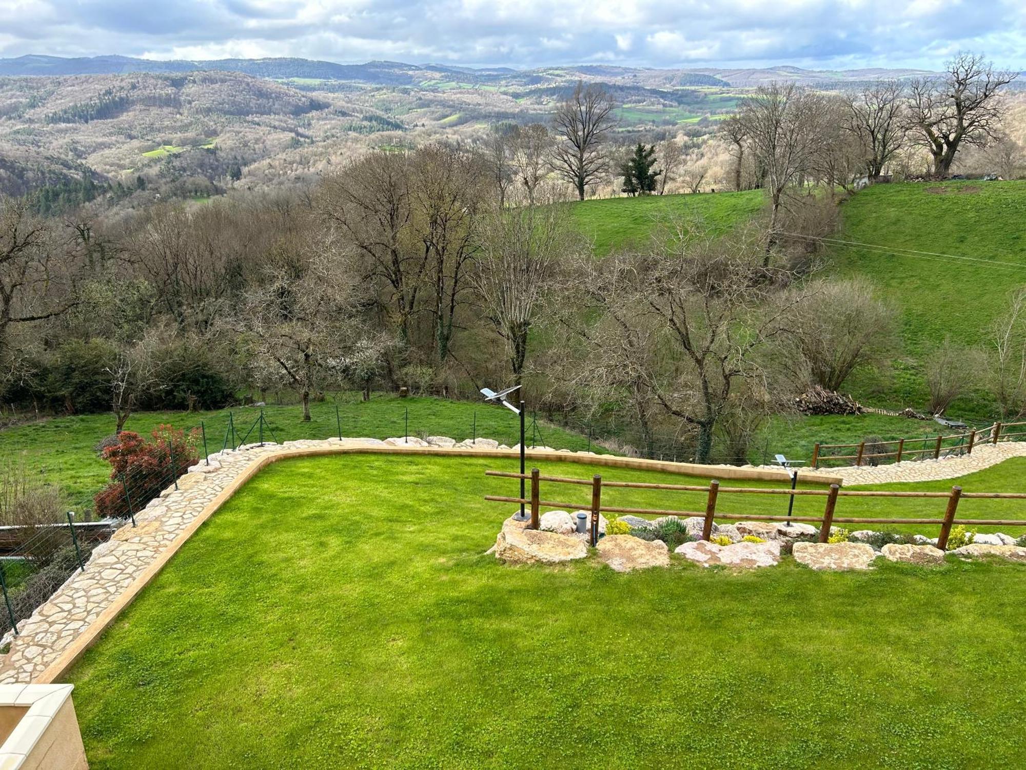 Le Domaine Du Bez Gite De Michel Piscine Sauna Hammam Spa Saint-Laurent-d'Olt Luaran gambar